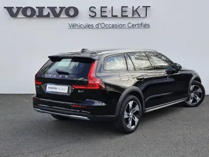 Photo 2 Volvo V60  CROSS COUNTRY B4 AWD 197 ch Geartronic 8
