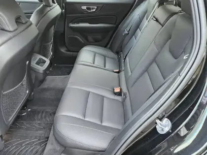 Photo 16 Volvo V60  CROSS COUNTRY B4 AWD 197 ch Geartronic 8