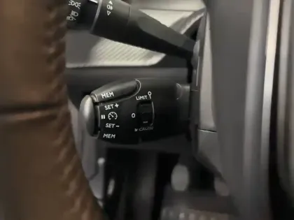 Photo 15 Peugeot 208  PureTech 75 S&S BVM5