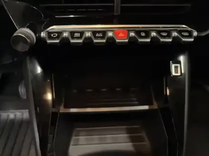 Photo 13 Peugeot 208  PureTech 75 S&S BVM5