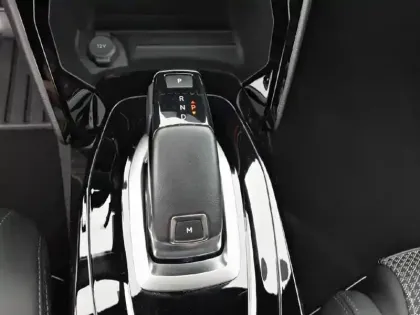 Photo 13 Peugeot 2008  PureTech 130 S&S EAT8