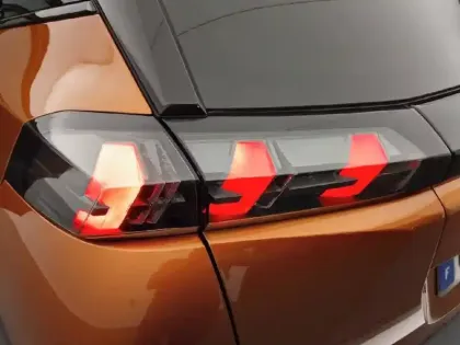 Photo 16 Peugeot 2008  PureTech 130 S&S EAT8