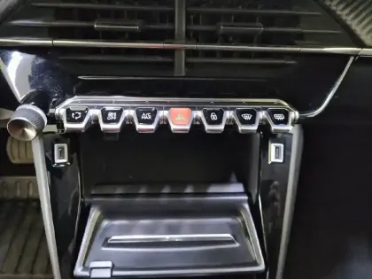 Photo 25 Peugeot 2008  PureTech 130 S&S EAT8