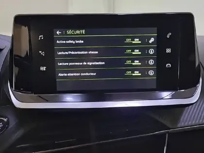 Photo 22 Peugeot 2008  PureTech 130 S&S EAT8