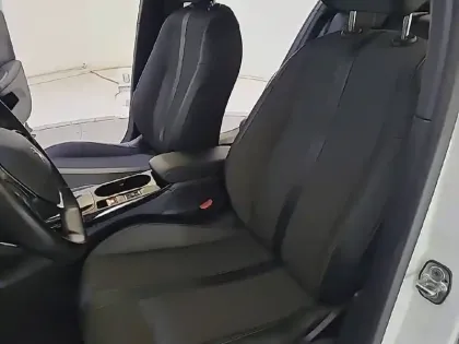 Photo 10 Peugeot 2008  PureTech 130 S&S EAT8