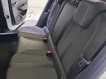 Photo 11 Peugeot 2008  PureTech 130 S&S EAT8