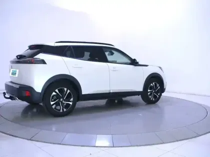 Photo 4 Peugeot 2008  PureTech 130 S&S EAT8