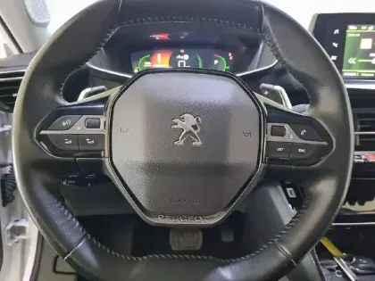 Photo 8 Peugeot 2008  PureTech 130 S&S EAT8