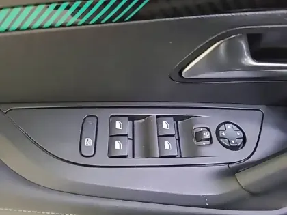 Photo 31 Peugeot 2008  PureTech 130 S&S EAT8