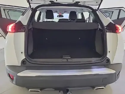 Photo 5 Peugeot 2008  PureTech 130 S&S EAT8