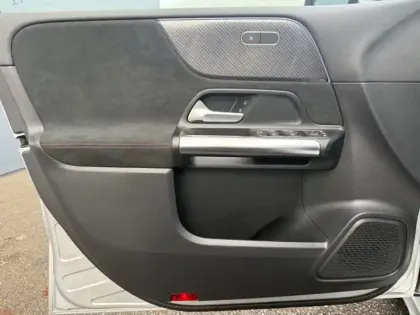 Photo 19 Mercedes Classe B 200 AMG Line Edition Full Led Toit Ouvrant Apple