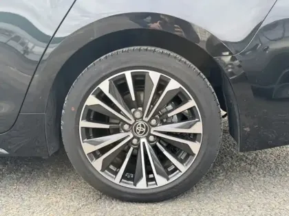 Photo 8 Toyota Corolla Hybride 1.8L 140h Design