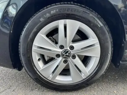 Photo 8 Volkswagen Golf  2.0 TDI SCR 150ch Life Business DSG7