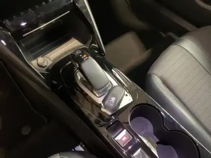 Photo 13 Peugeot 2008  e- 136ch Allure