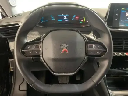 Photo 14 Peugeot 2008  e- 136ch Allure