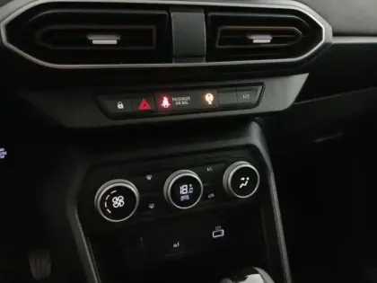 Photo 11 Dacia Jogger  1.6 hybrid 140ch Extreme 7 places -24