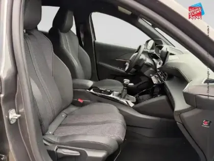 Photo 19 Peugeot 208  1.2 PureTech 100ch S/S GT Camera Carplay