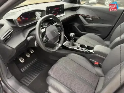 Photo 29 Peugeot 208  1.2 PureTech 100ch S/S GT Camera Carplay