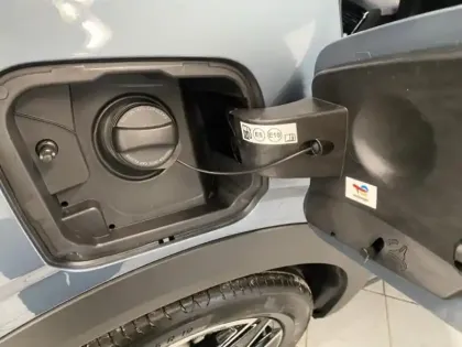 Photo 12 Peugeot 3008  1.2 Hybrid 145ch GT e-DCS6