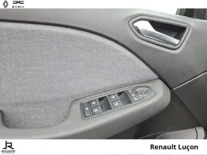 Photo 13 Renault Clio  1.6 E-Tech 145ch full hybrid Techno - 25