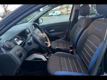 Photo 9 Dacia Duster  1.0 TCe 90ch 15 ans 4x2 - E6U