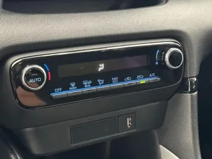 Photo 14 Toyota Yaris  116h Design 5p MY22