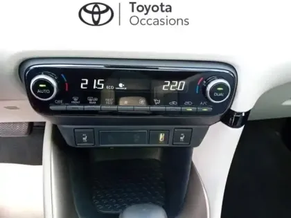 Photo 14 Toyota Yaris  116h Iconic 5p MY22