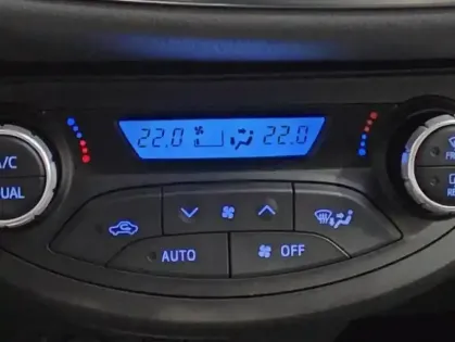 Photo 11 Toyota Yaris  70 VVT-i Ultimate 5p