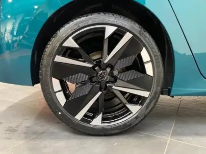 Photo 7 Peugeot 308  1.2 Hybrid 145ch GT Exclusive e-DCS6