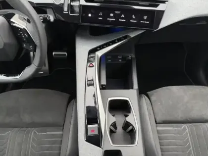 Photo 10 Peugeot 3008  Hybrid 145 GT PACK ALCANTARA