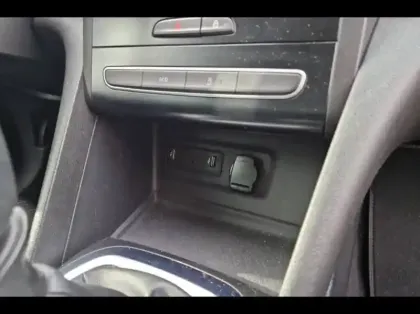 Photo 12 Renault Megane  1.3 TCe 140ch FAP Limited