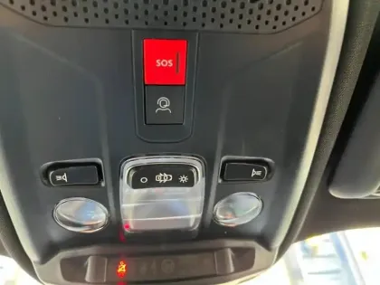 Photo 11 Peugeot 2008  1.2 Hybrid 136ch Allure e-DCS6