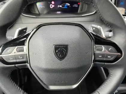 Photo 14 Peugeot 2008  1.2 Hybrid 136ch Allure e-DCS6