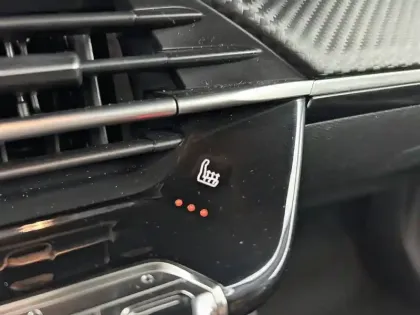 Photo 26 Peugeot 2008  Electrique 136 ch