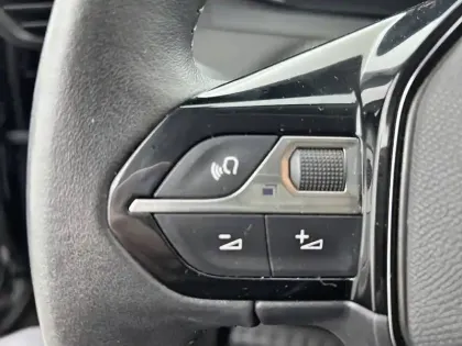 Photo 19 Peugeot 2008  Electrique 136 ch