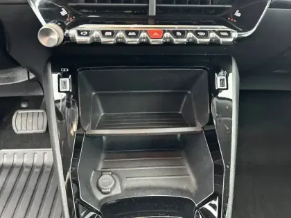 Photo 24 Peugeot 2008  Electrique 136 ch