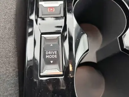 Photo 25 Peugeot 2008  Electrique 136 ch