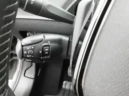 Photo 17 Peugeot 208  PureTech 75 S&S BVM5