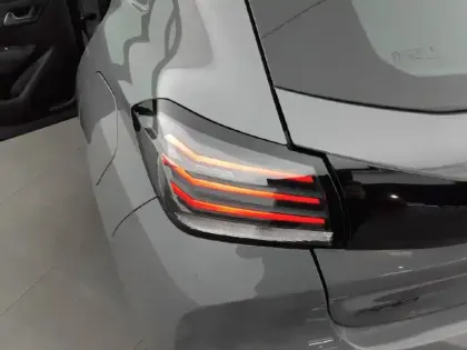 Photo 16 Peugeot 208  PureTech 75 S&S BVM5