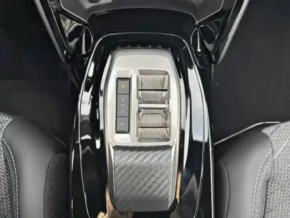 Photo 33 Peugeot 2008  Hybrid 145 e-DCS6