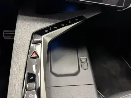 Photo 110 Peugeot 3008  Hybrid 145 e-DCS6