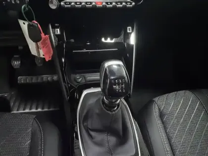 Photo 65 Peugeot 2008  100 S&S BVM6