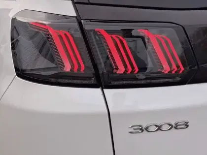 Photo 16 Peugeot 3008  PureTech 130ch S&S EAT8