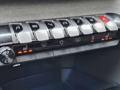 Photo 27 Peugeot 3008  PureTech 130ch S&S EAT8