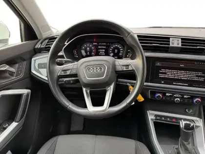 Photo 11 Audi Q3  35 TFSI 150 ch S tronic 7