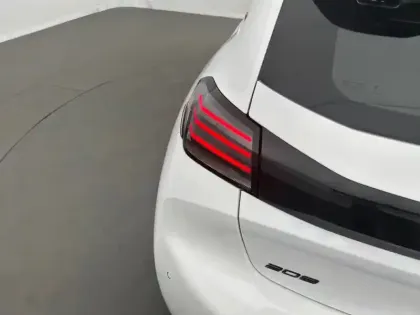 Photo 16 Peugeot 208  Hybrid 100 e-DCS6