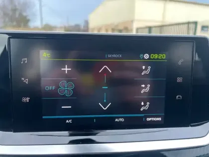 Photo 13 Peugeot 2008  Electrique 136 ch