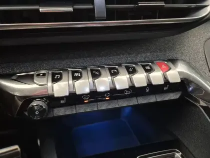 Photo 14 Peugeot 3008  Hybrid 225 e-EAT8