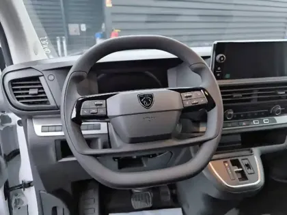 Photo 29 Peugeot Expert  FGN M BLUEHDI 145 S&S EAT8