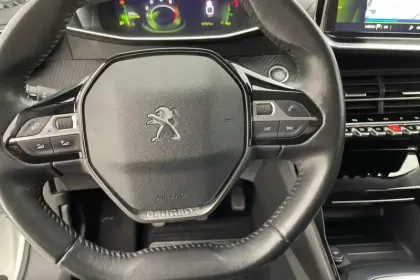 Photo 10 Peugeot 2008  PureTech 130 S&S BVM6